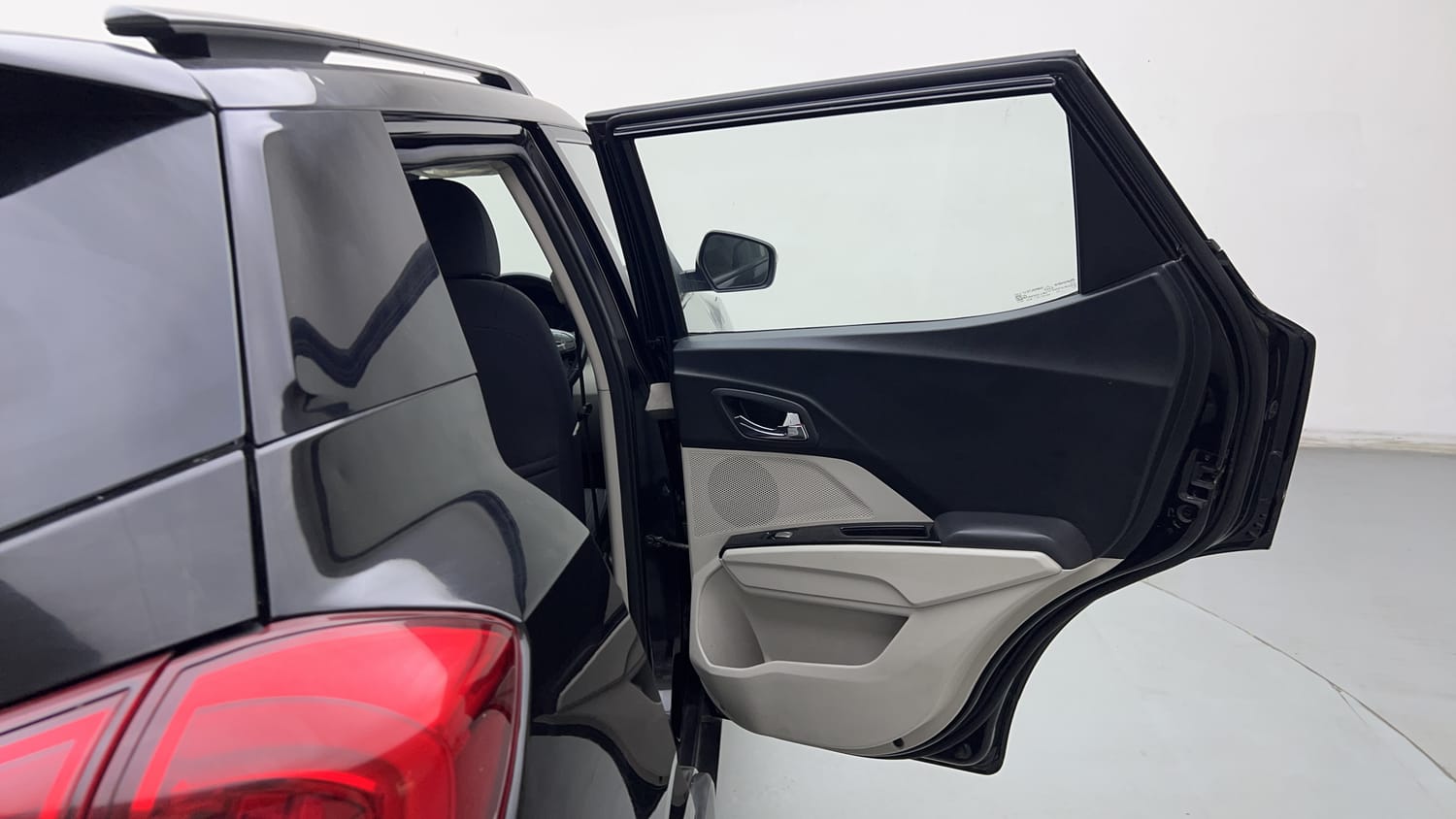 2022 Mahindra XUV 300 W8 1.2 Petrol-20