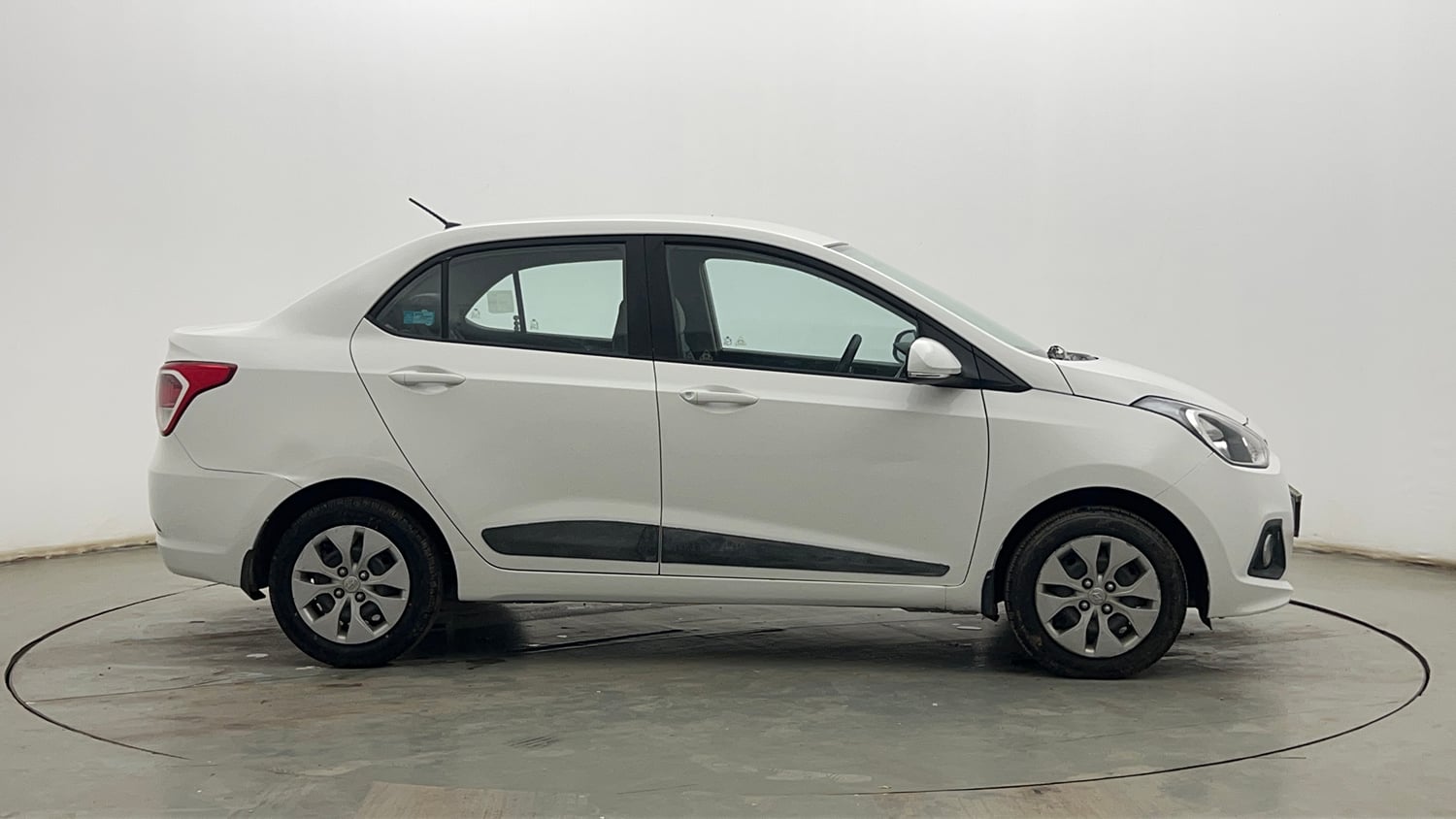 Used 2014 Hyundai Xcent S 1.2 Petrol Manual exterior RIGHT SIDE VIEW