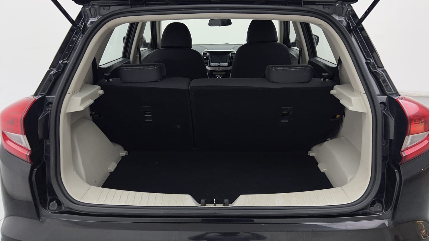 2022 Mahindra XUV 300 W8 1.2 Petrol-25