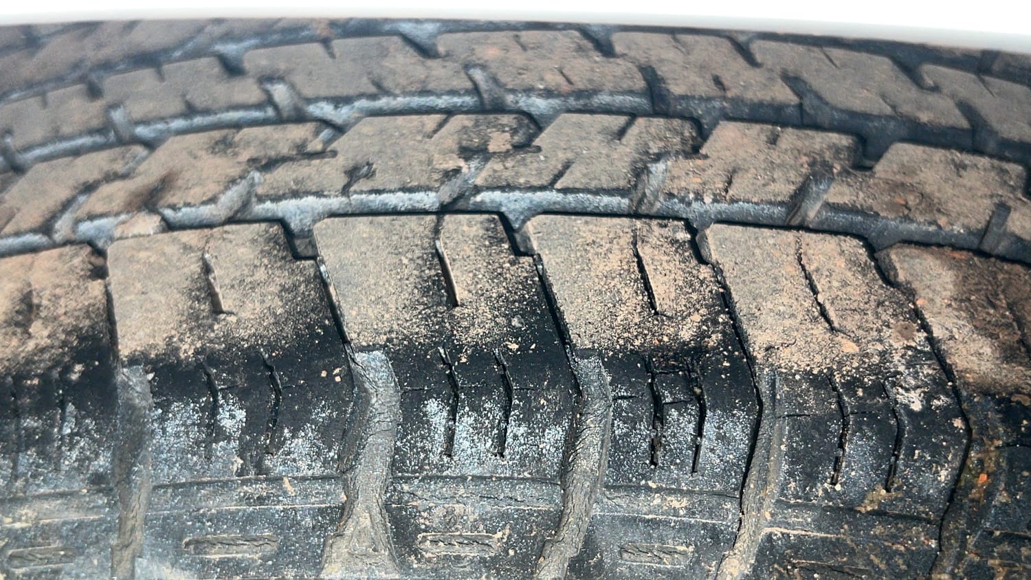 Used 2014 Hyundai Xcent S 1.2 Petrol Manual tyres LEFT REAR TYRE TREAD VIEW