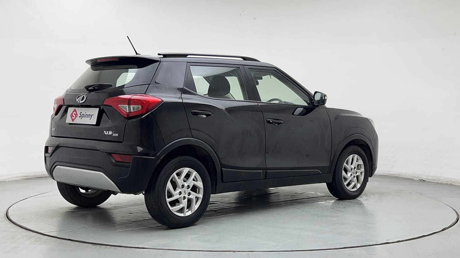 2022 Mahindra XUV 300 W8 1.2 Petrol-4