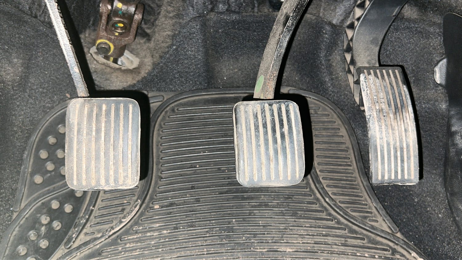 Used 2014 Hyundai Xcent S 1.2 Petrol Manual interior PEDALS VIEW