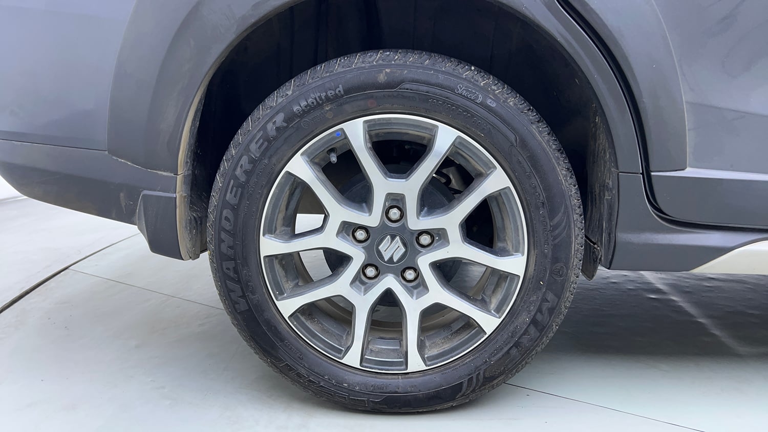 Used 2024 Maruti Suzuki XL6 Alpha MT Petrol Petrol Manual tyres RIGHT REAR TYRE RIM VIEW