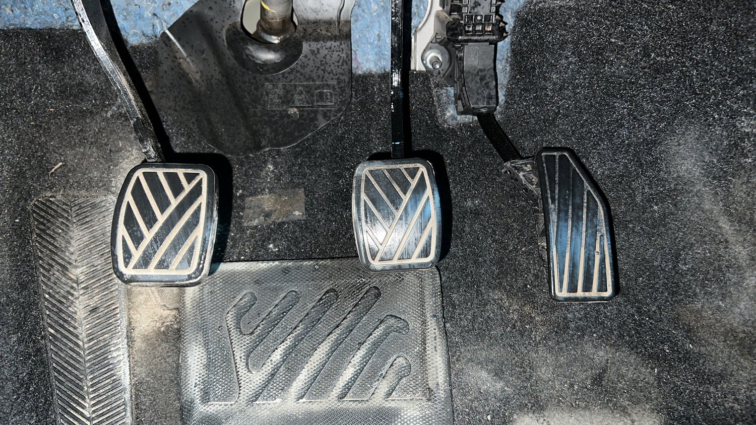 Used 2024 Maruti Suzuki XL6 Alpha MT Petrol Petrol Manual interior PEDALS VIEW