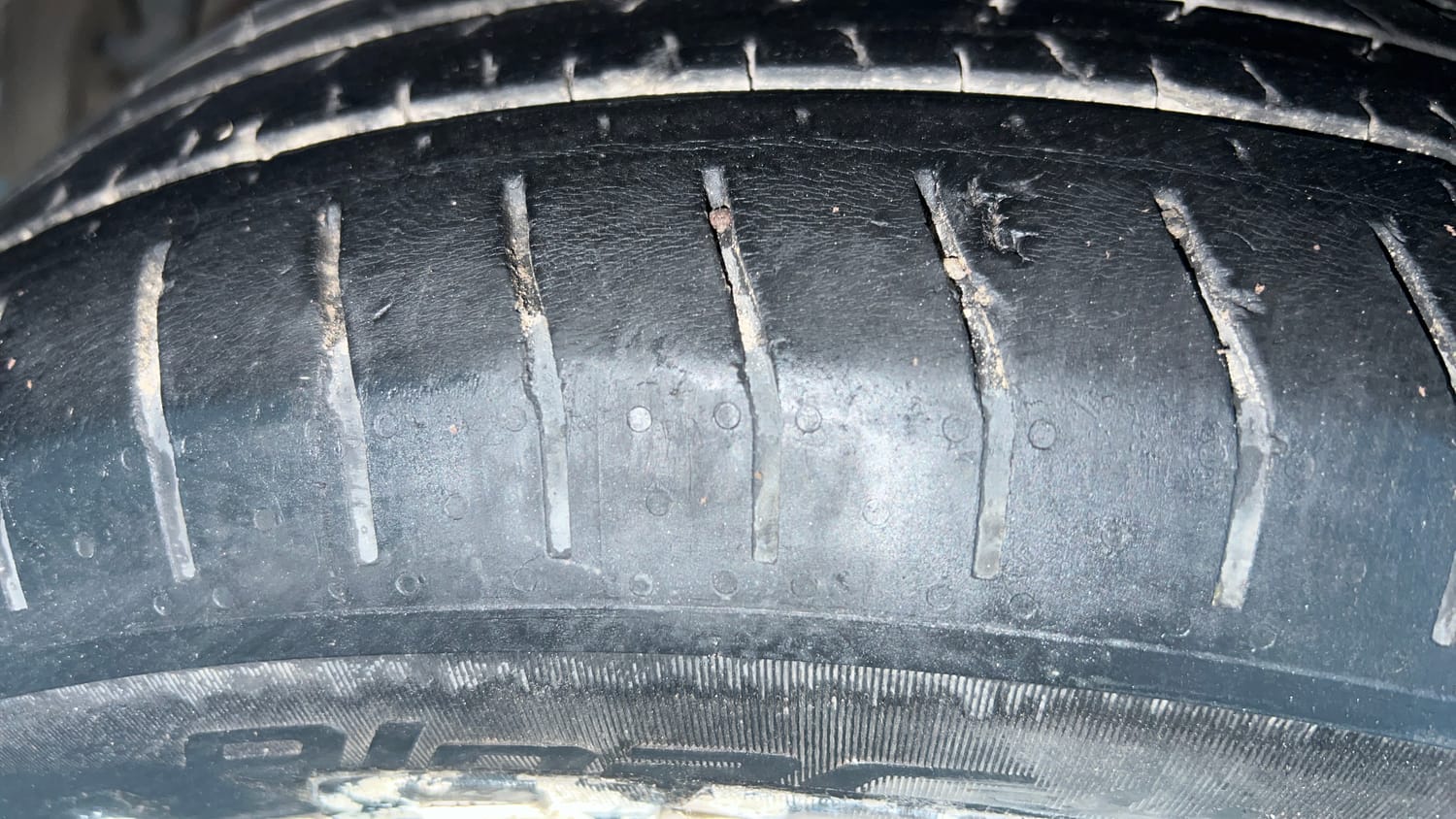 Used 2023 Hyundai Verna SX 1.5 Turbo Petrol DCT Petrol Automatic tyres RIGHT REAR TYRE TREAD VIEW