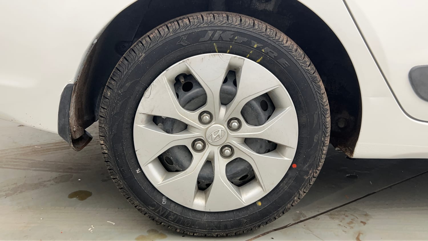 Used 2014 Hyundai Xcent S 1.2 Petrol Manual tyres RIGHT REAR TYRE RIM VIEW
