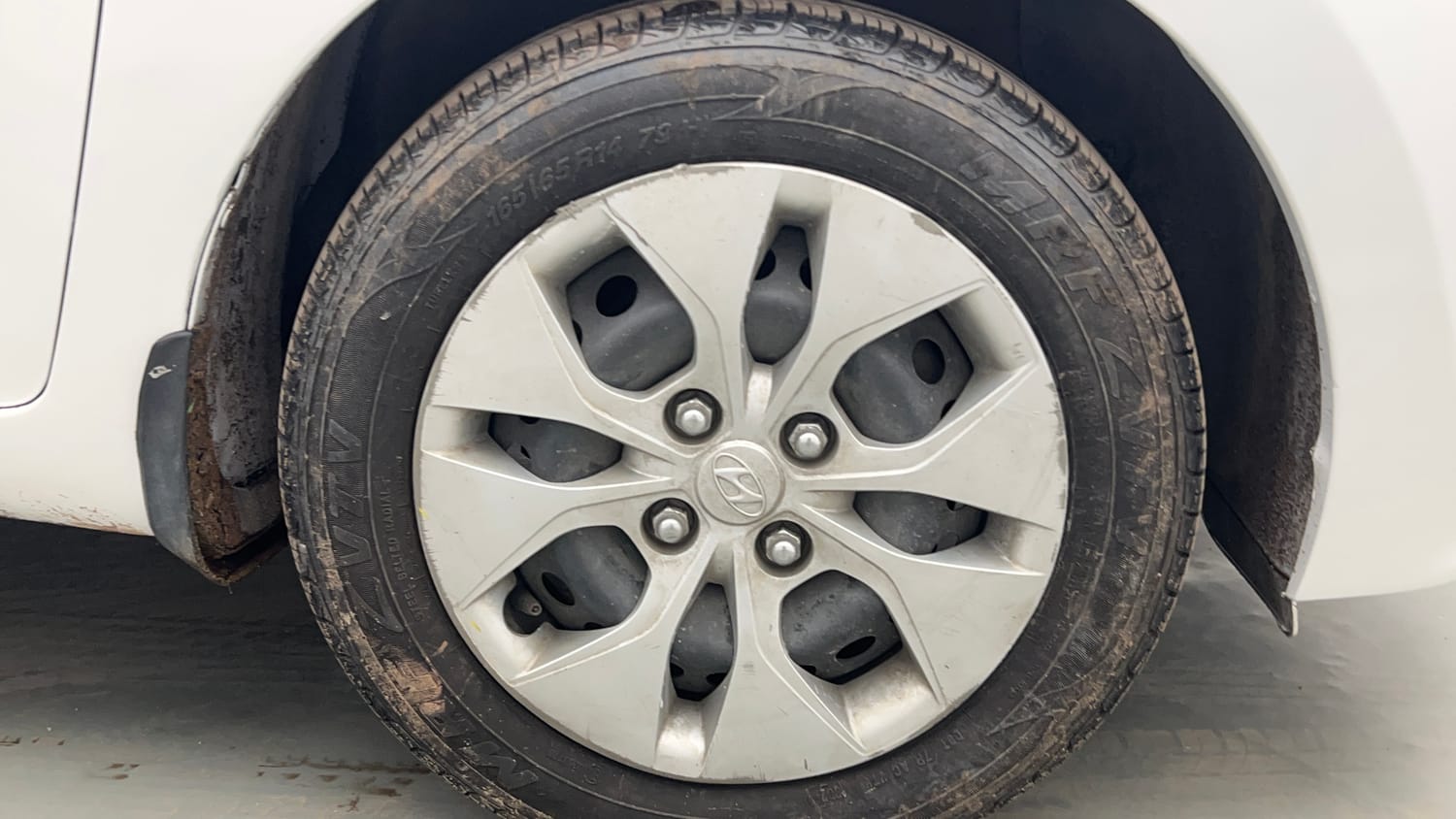 Used 2014 Hyundai Xcent S 1.2 Petrol Manual tyres RIGHT FRONT TYRE RIM VIEW