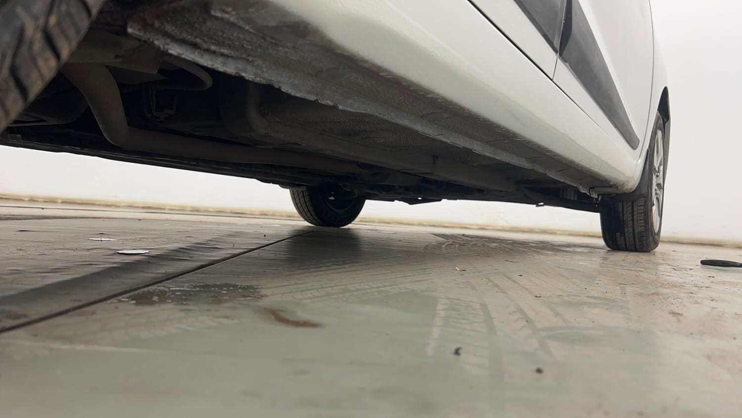 Used 2014 Hyundai Xcent S 1.2 Petrol Manual extra REAR RIGHT UNDERBODY VIEW