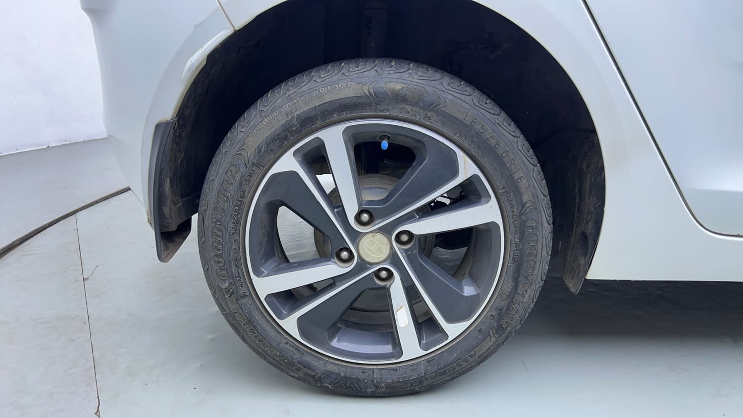Used 2022 Tata Altroz XZ Plus Diesel Diesel Manual tyres RIGHT REAR TYRE RIM VIEW