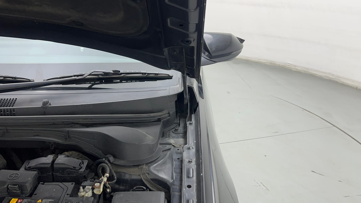 Used 2023 Hyundai Verna SX 1.5 Turbo Petrol DCT Petrol Automatic engine ENGINE LEFT SIDE HINGE & APRON VIEW