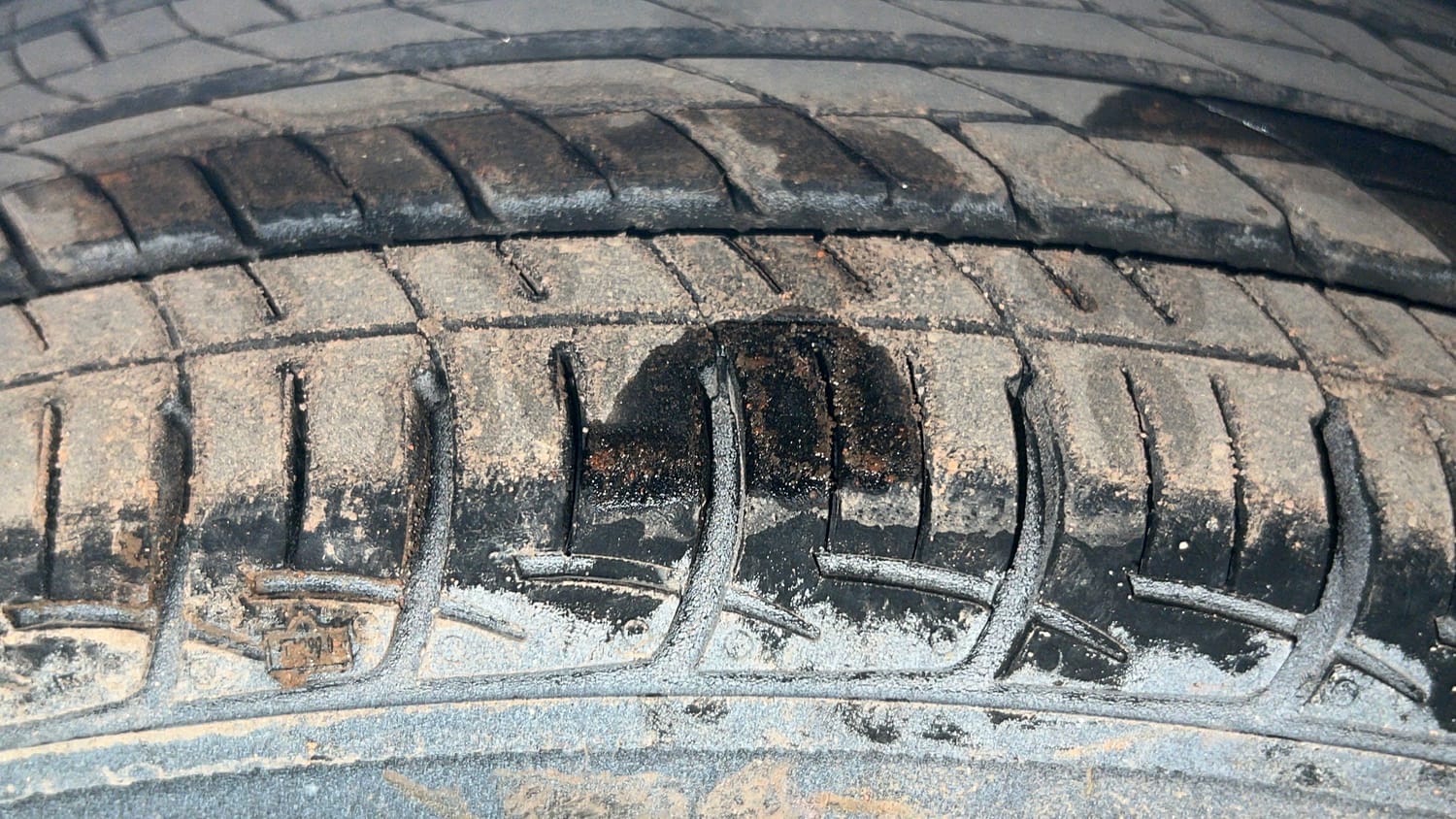 Used 2014 Hyundai Xcent S 1.2 Petrol Manual tyres RIGHT FRONT TYRE TREAD VIEW