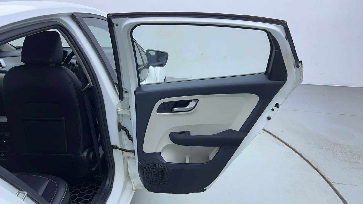 Used 2022 Tata Altroz XZ Plus Diesel Diesel Manual interior RIGHT REAR DOOR OPEN VIEW