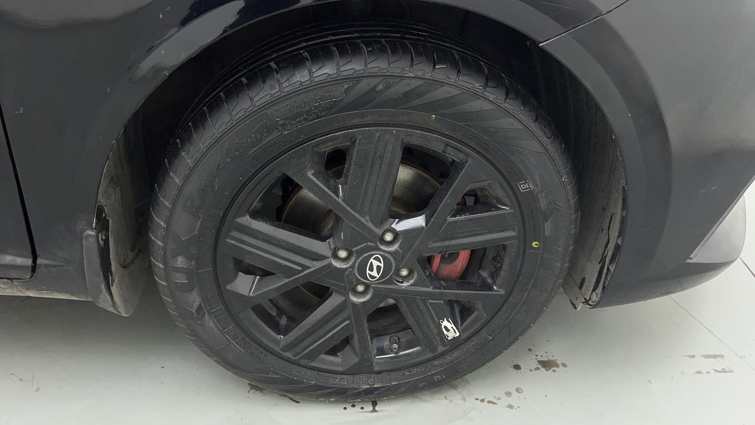 Used 2023 Hyundai Verna SX 1.5 Turbo Petrol DCT Petrol Automatic tyres RIGHT FRONT TYRE RIM VIEW