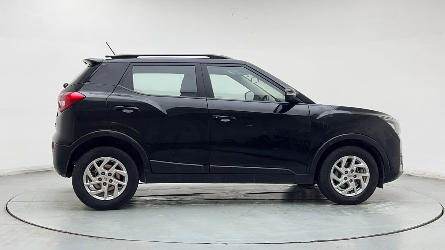 2022 Mahindra XUV 300 W8 1.2 Petrol-5
