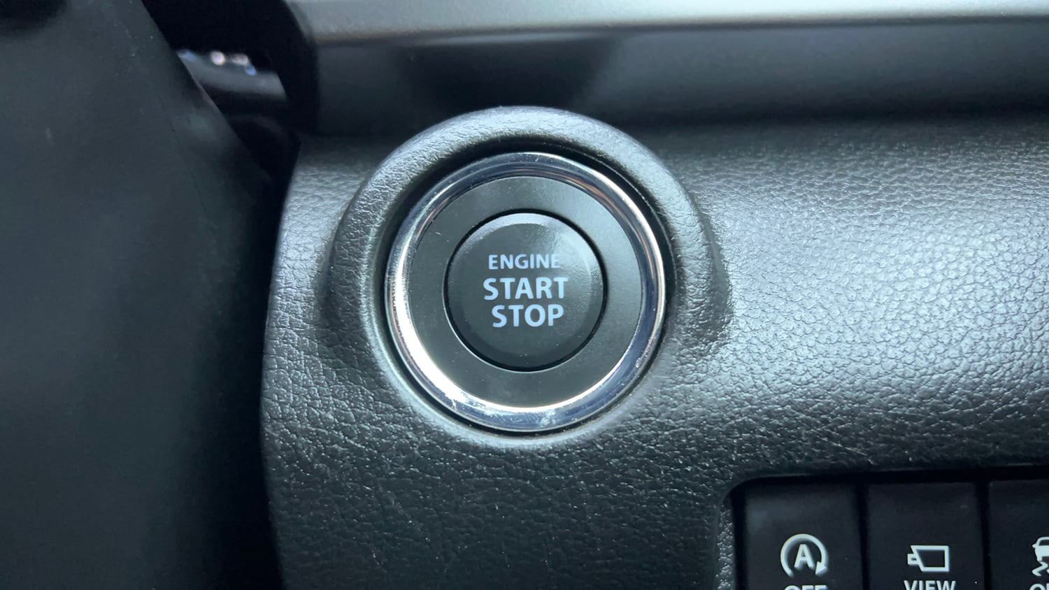 Used 2024 Maruti Suzuki XL6 Alpha MT Petrol Petrol Manual top_features Keyless start