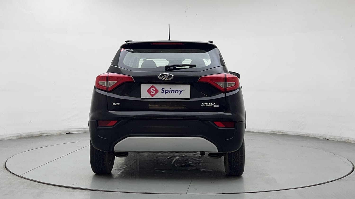 2022 Mahindra XUV 300 W8 1.2 Petrol-3