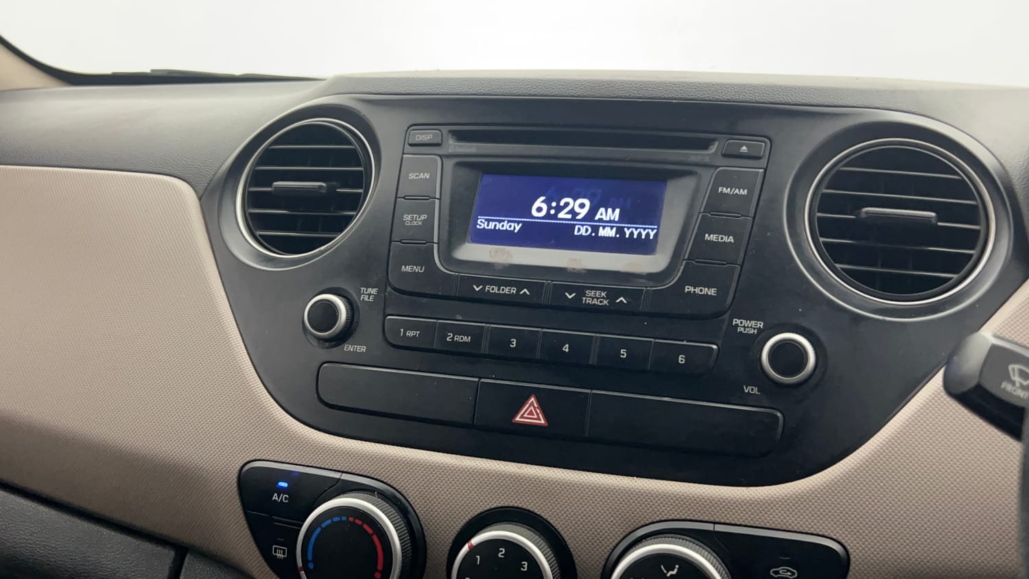 Used 2014 Hyundai Xcent S 1.2 Petrol Manual top_features Integrated (in-dash) music system
