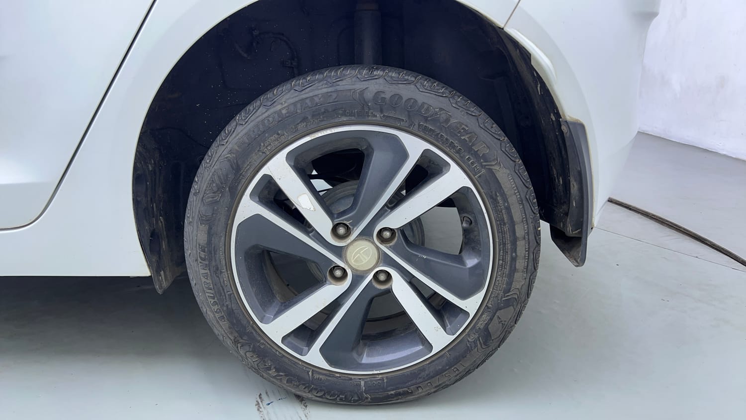 Used 2022 Tata Altroz XZ Plus Diesel Diesel Manual tyres LEFT REAR TYRE RIM VIEW