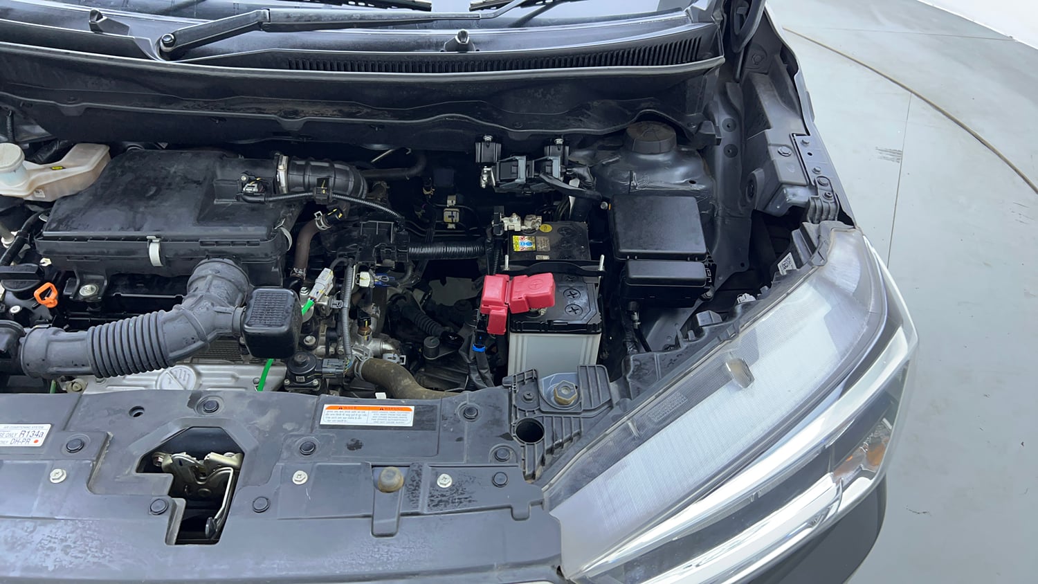 Used 2024 Maruti Suzuki XL6 Alpha MT Petrol Petrol Manual engine ENGINE LEFT SIDE VIEW