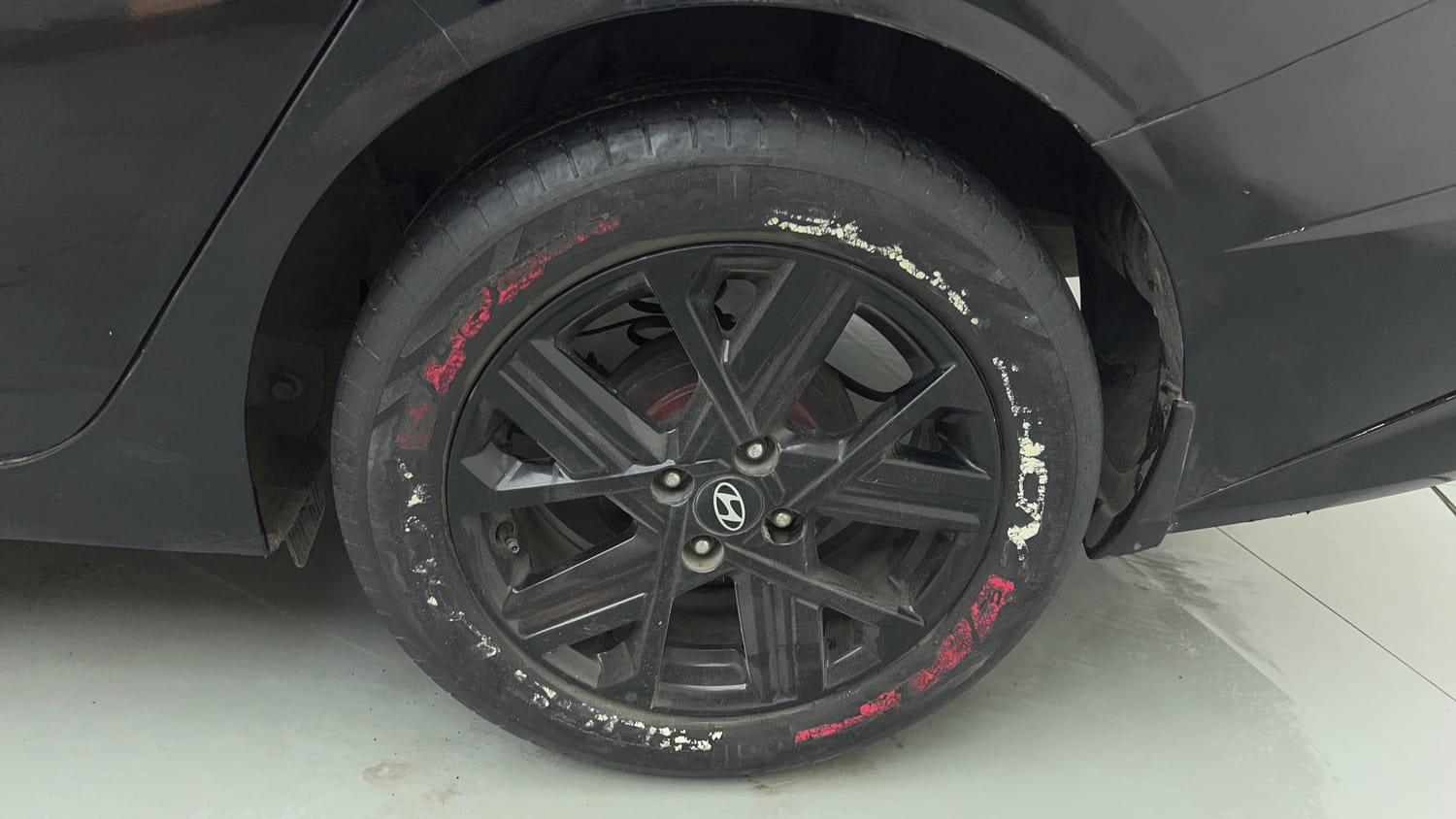 Used 2023 Hyundai Verna SX 1.5 Turbo Petrol DCT Petrol Automatic tyres LEFT REAR TYRE RIM VIEW