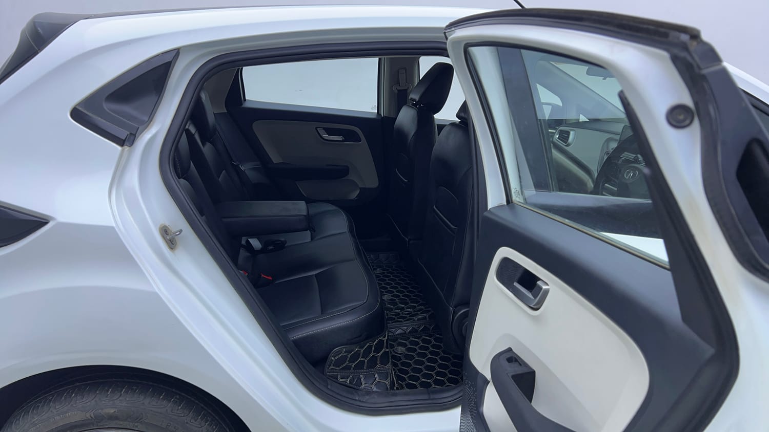 Used 2022 Tata Altroz XZ Plus Diesel Diesel Manual interior RIGHT SIDE REAR DOOR CABIN VIEW