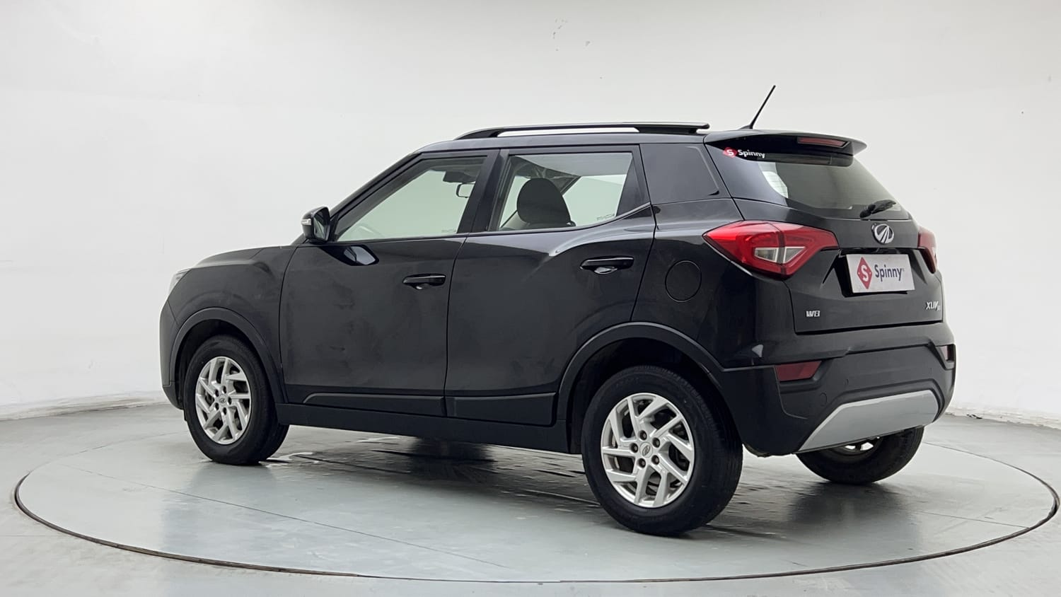 2022 Mahindra XUV 300 W8 1.2 Petrol-2