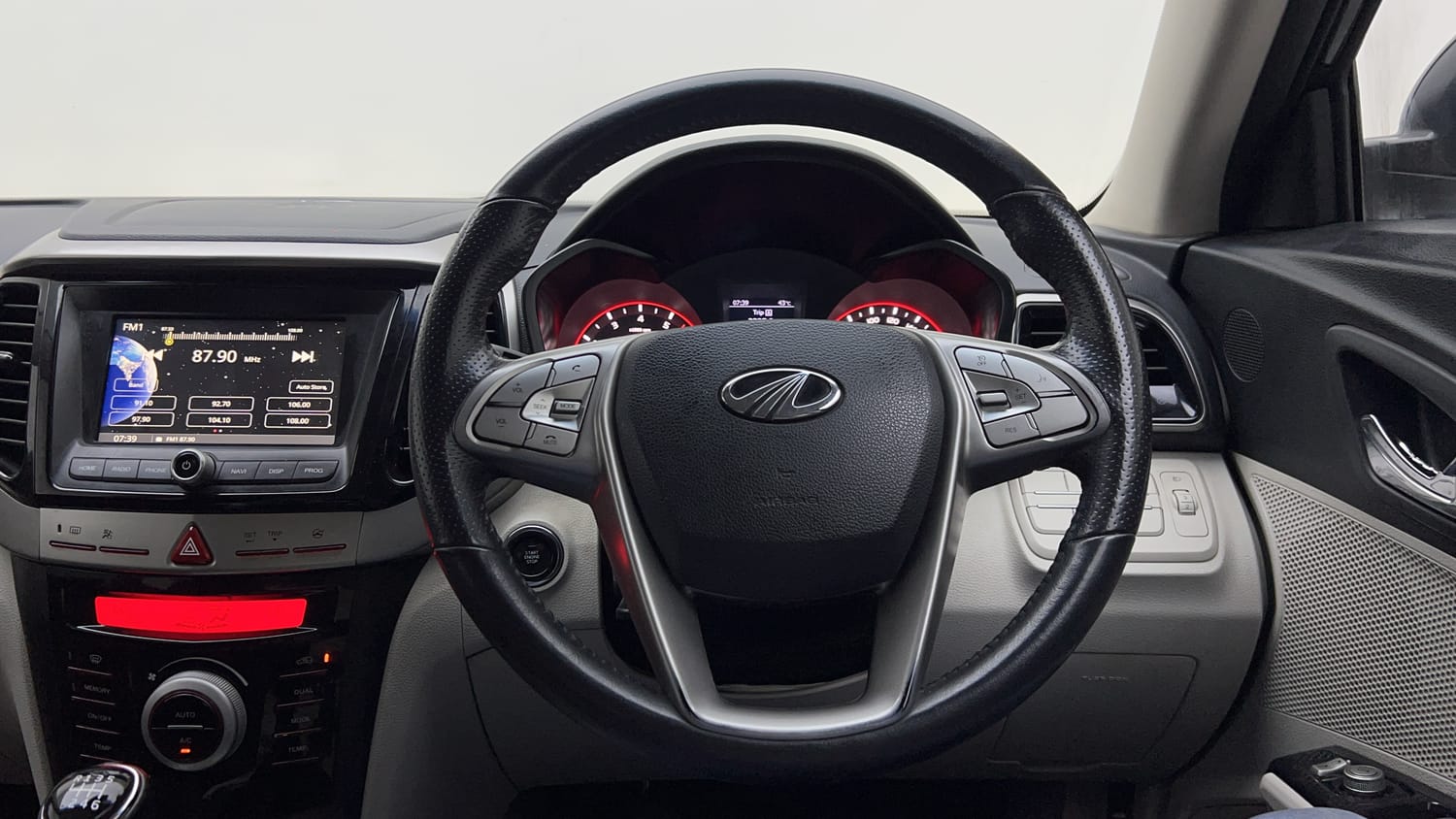 2022 Mahindra XUV 300 W8 1.2 Petrol-14
