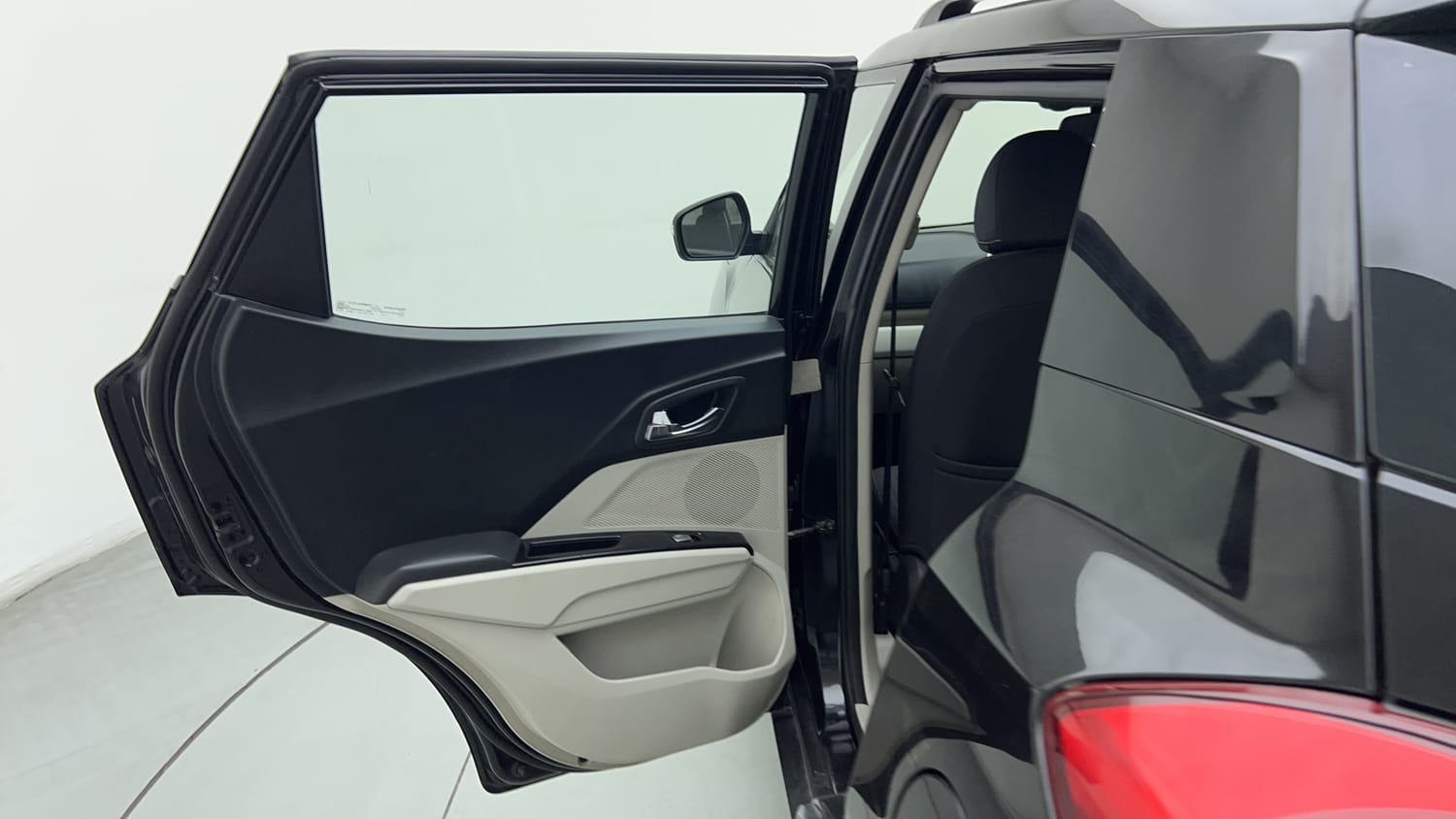 2022 Mahindra XUV 300 W8 1.2 Petrol-22