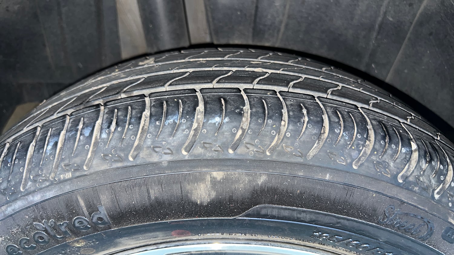 Used 2024 Maruti Suzuki XL6 Alpha MT Petrol Petrol Manual tyres RIGHT REAR TYRE TREAD VIEW
