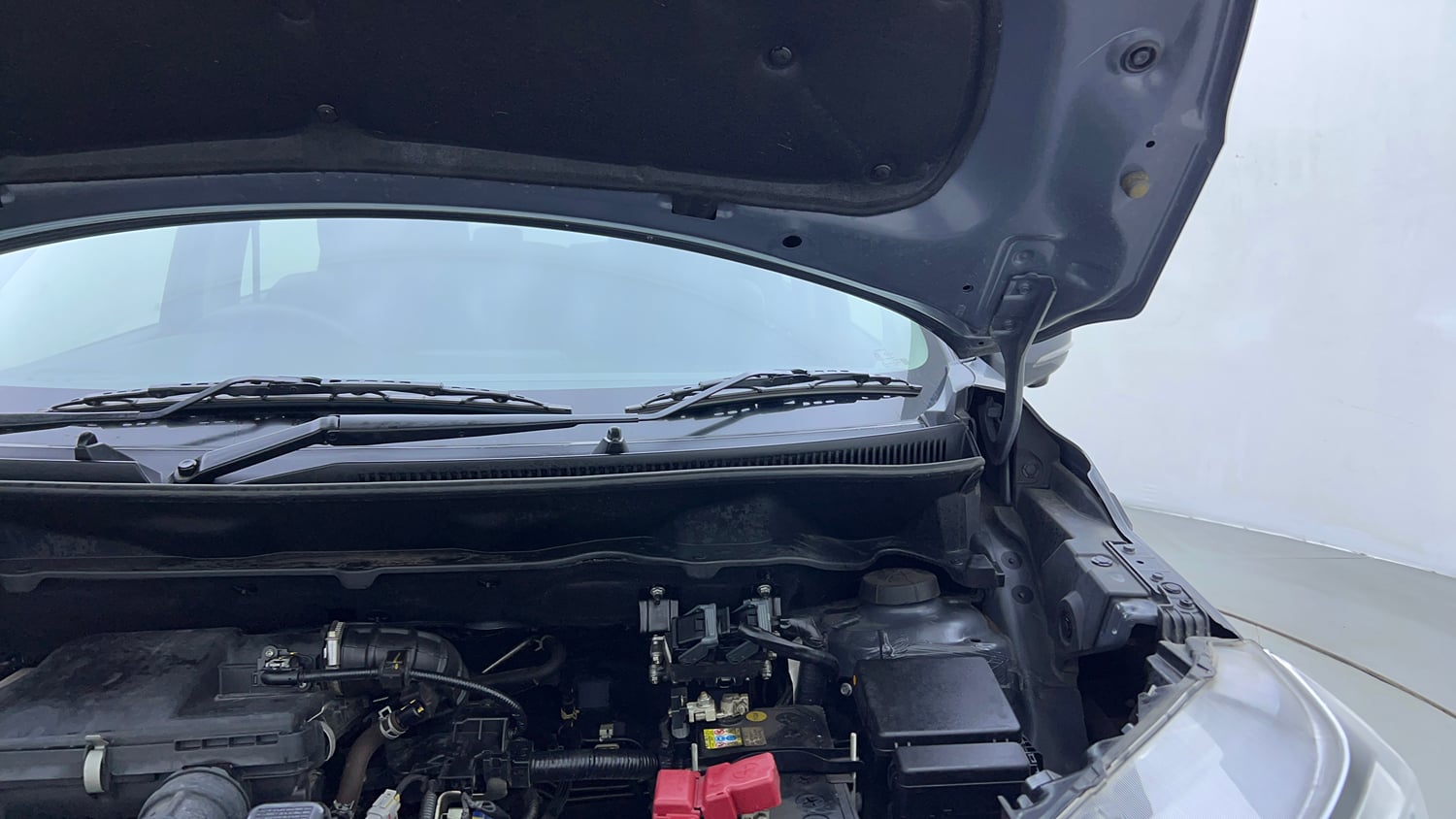 Used 2024 Maruti Suzuki XL6 Alpha MT Petrol Petrol Manual engine ENGINE LEFT SIDE HINGE & APRON VIEW