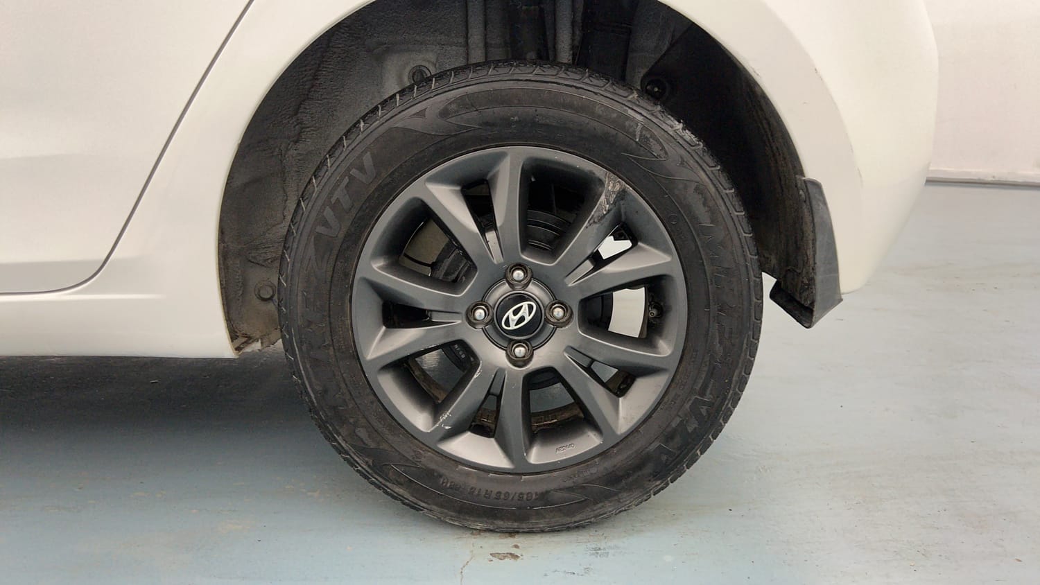 Used 2018 Hyundai Elite i20 Asta 1.2 AT Petrol Automatic tyres LEFT REAR TYRE RIM VIEW