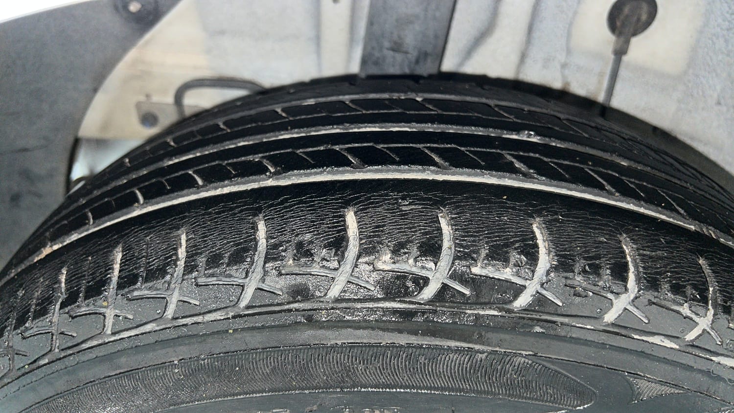 Used 2018 Hyundai Elite i20 Asta 1.2 AT Petrol Automatic tyres RIGHT REAR TYRE TREAD VIEW