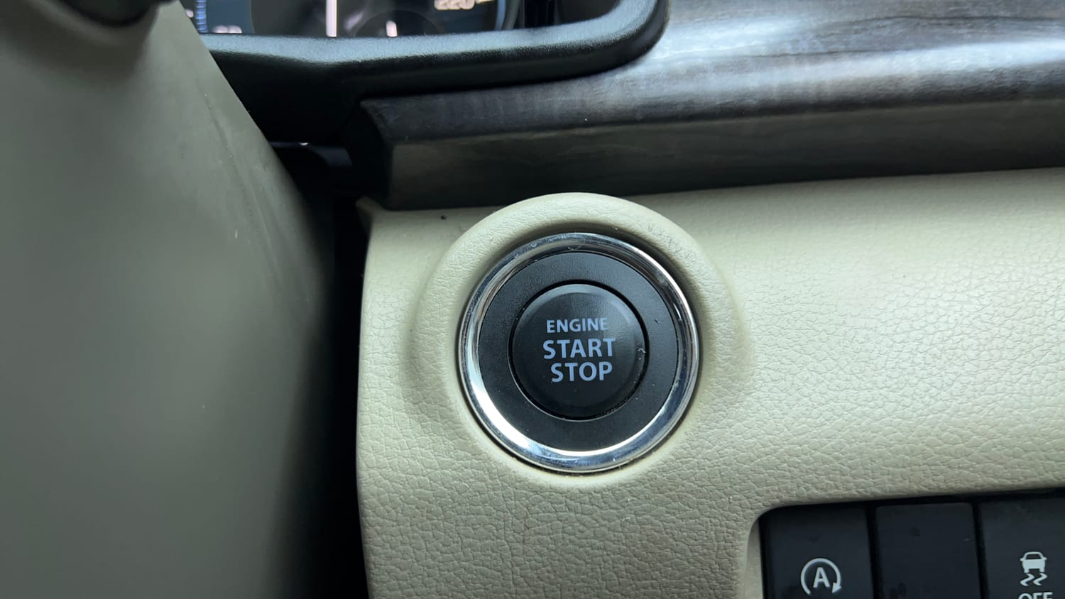 Used 2024 Maruti Suzuki Ertiga ZXi Plus AT Petrol Automatic top_features Keyless start