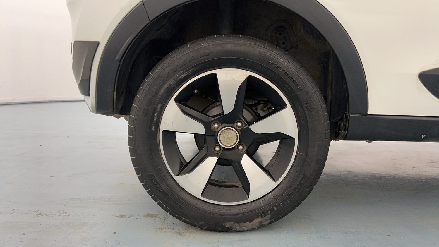 Used 2019 Tata Nexon XZA Plus Diesel Diesel Automatic tyres RIGHT REAR TYRE RIM VIEW