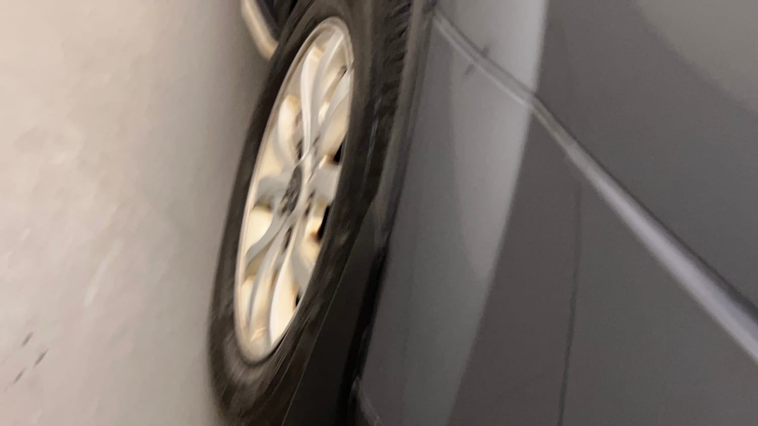 Used 2016 Mahindra XUV500 W10 AT Diesel Automatic dents MINOR DENT