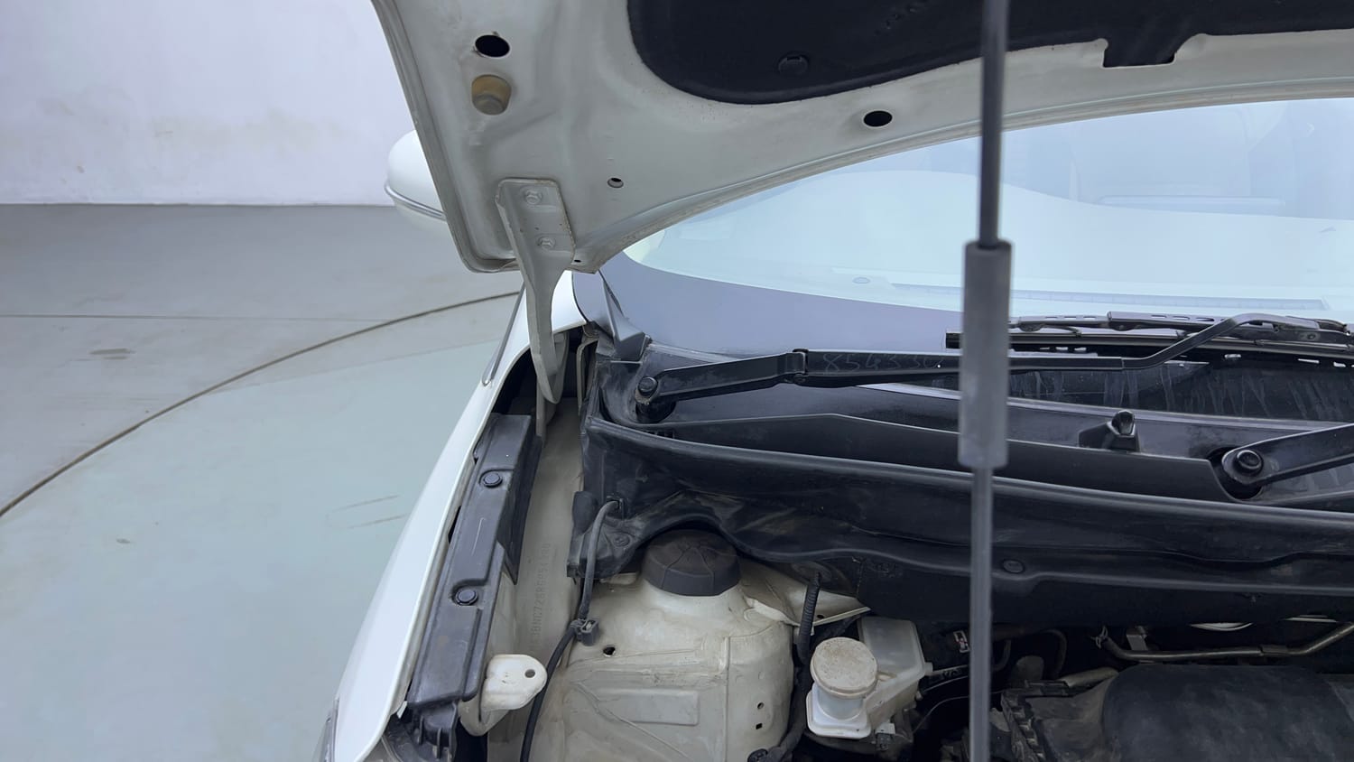 Used 2024 Maruti Suzuki Ertiga ZXi Plus AT Petrol Automatic engine ENGINE RIGHT SIDE HINGE & APRON VIEW