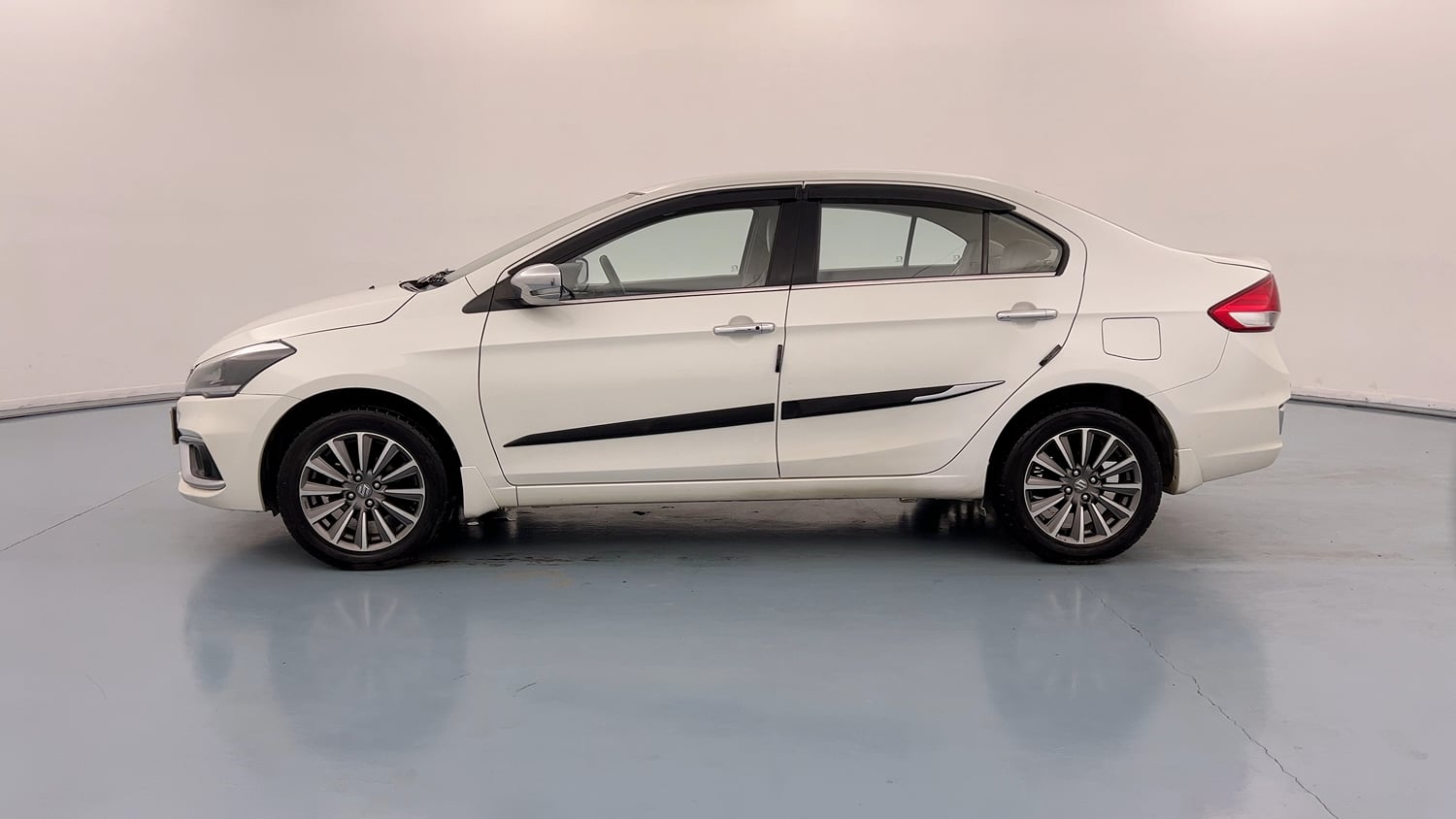 Used 2023 Maruti Suzuki Ciaz Alpha 1.5 Petrol Manual exterior LEFT SIDE VIEW
