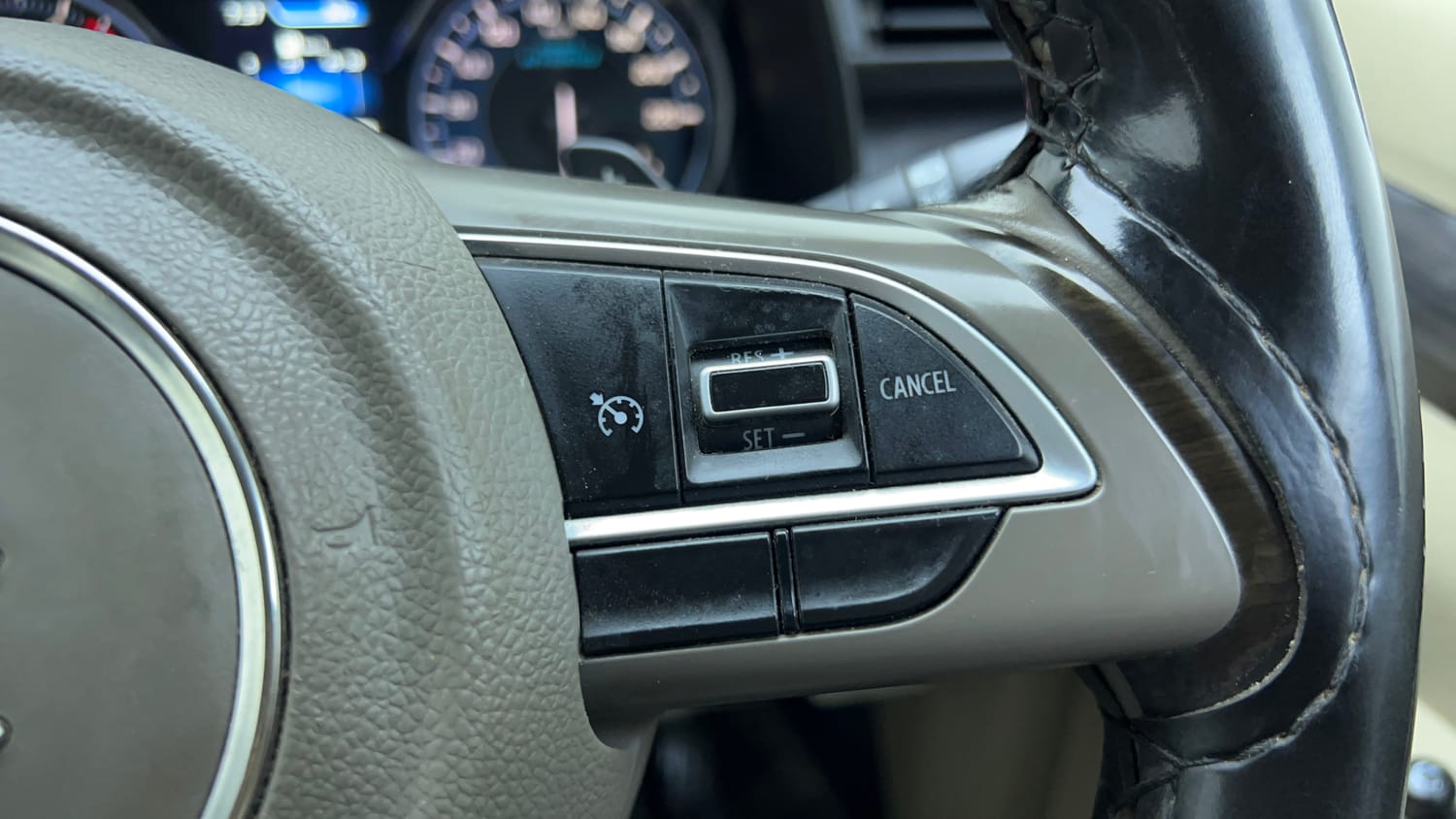 Used 2024 Maruti Suzuki Ertiga ZXi Plus AT Petrol Automatic top_features Cruise control