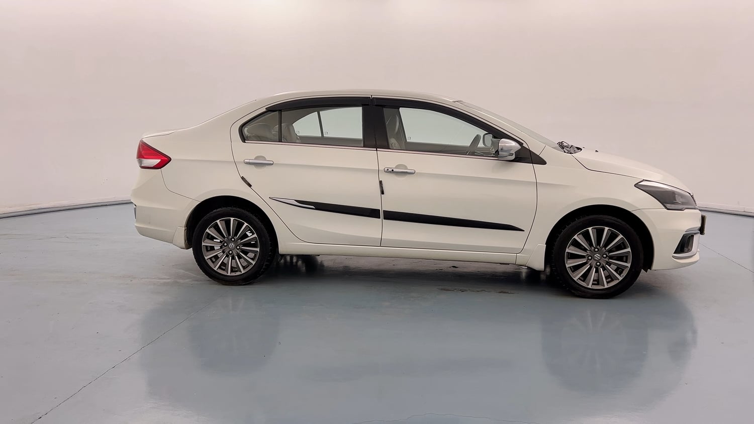 Used 2023 Maruti Suzuki Ciaz Alpha 1.5 Petrol Manual exterior RIGHT SIDE VIEW