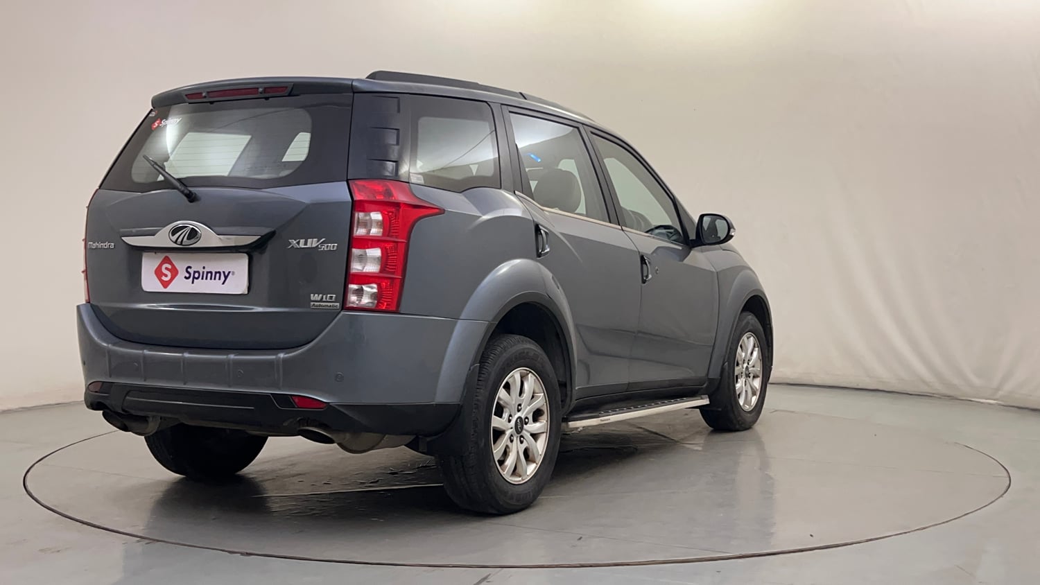Used 2016 Mahindra XUV500 W10 AT Diesel Automatic exterior RIGHT REAR CORNER VIEW