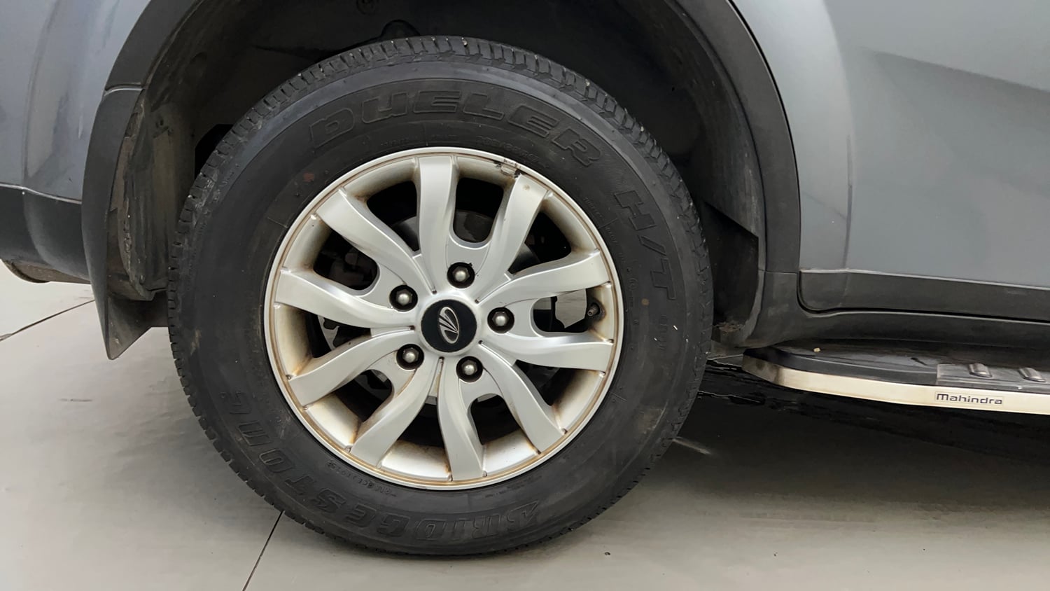 Used 2016 Mahindra XUV500 W10 AT Diesel Automatic tyres RIGHT REAR TYRE RIM VIEW