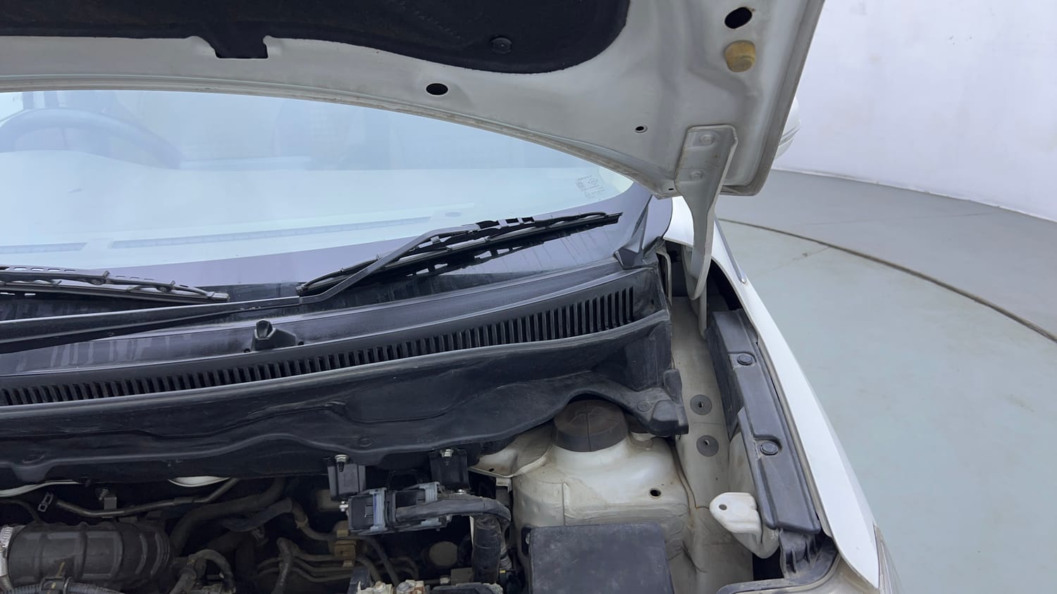 Used 2024 Maruti Suzuki Ertiga ZXi Plus AT Petrol Automatic engine ENGINE LEFT SIDE HINGE & APRON VIEW