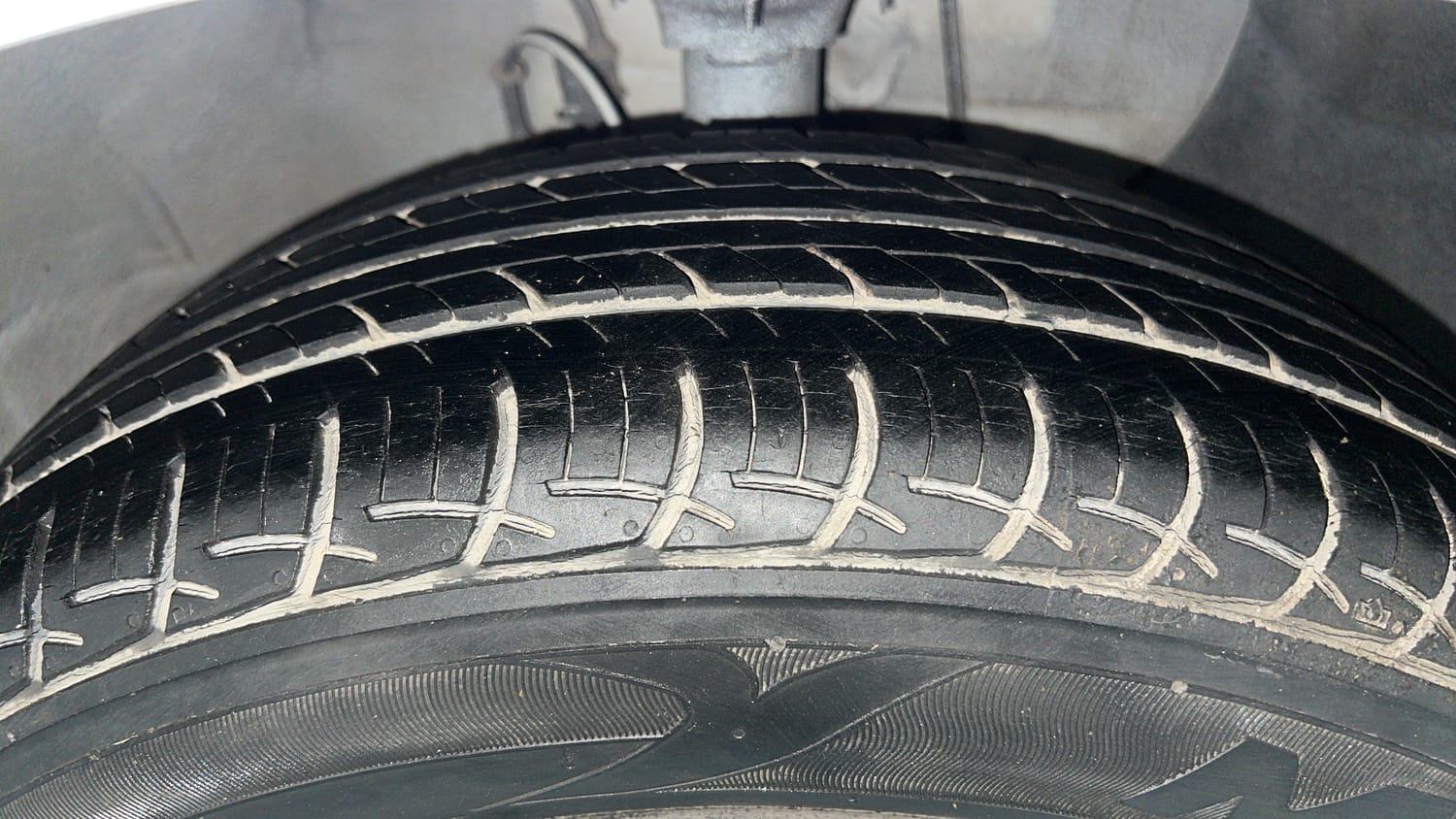 Used 2018 Hyundai Elite i20 Asta 1.2 AT Petrol Automatic tyres RIGHT FRONT TYRE TREAD VIEW