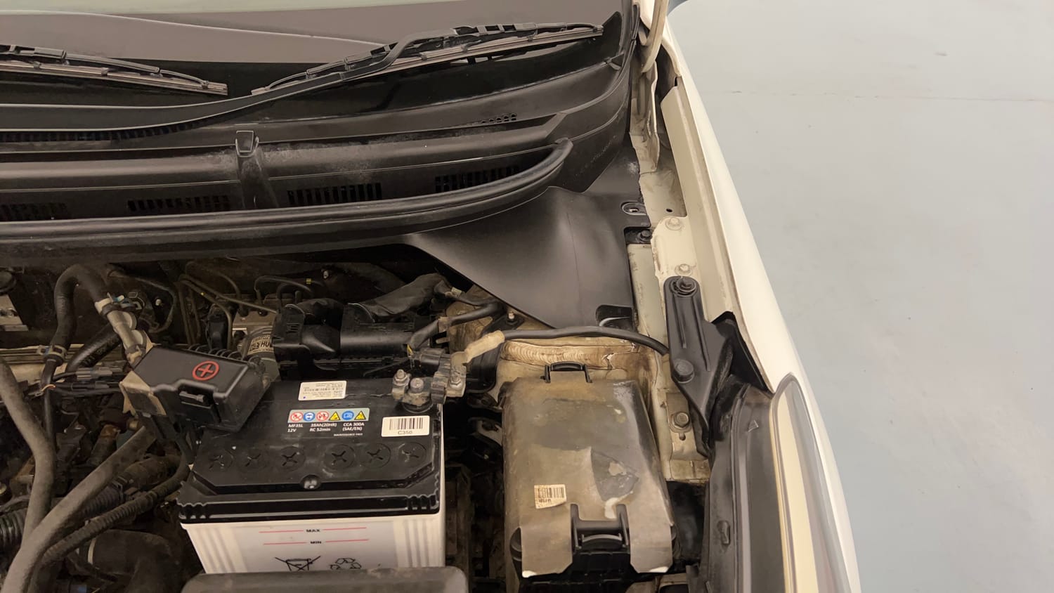 Used 2018 Hyundai Elite i20 Asta 1.2 AT Petrol Automatic engine ENGINE LEFT SIDE HINGE & APRON VIEW