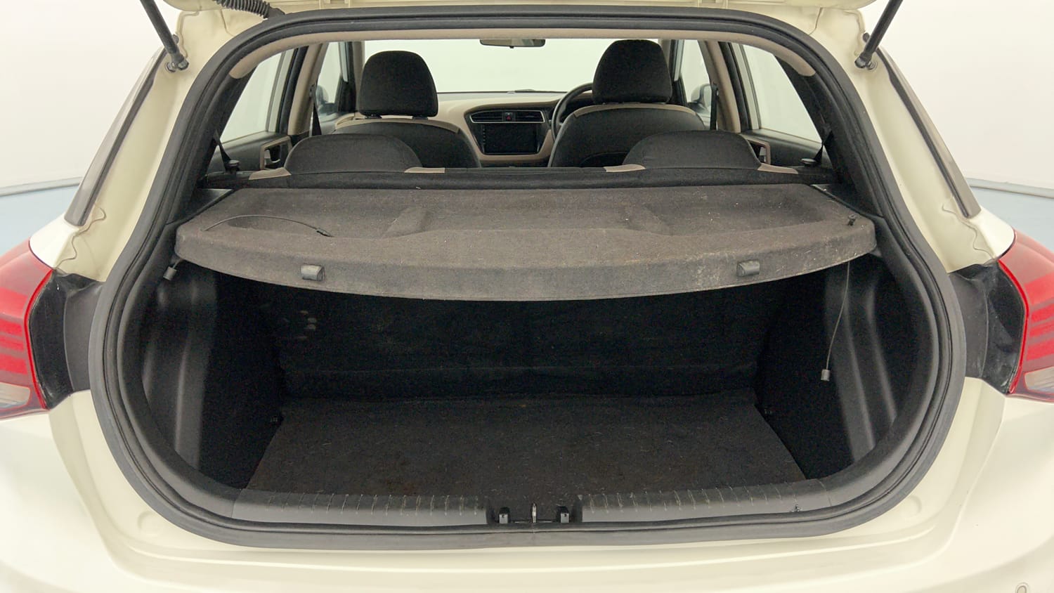 Used 2018 Hyundai Elite i20 Asta 1.2 AT Petrol Automatic interior DICKY INSIDE VIEW