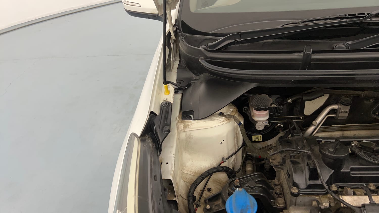 Used 2018 Hyundai Elite i20 Asta 1.2 AT Petrol Automatic engine ENGINE RIGHT SIDE HINGE & APRON VIEW