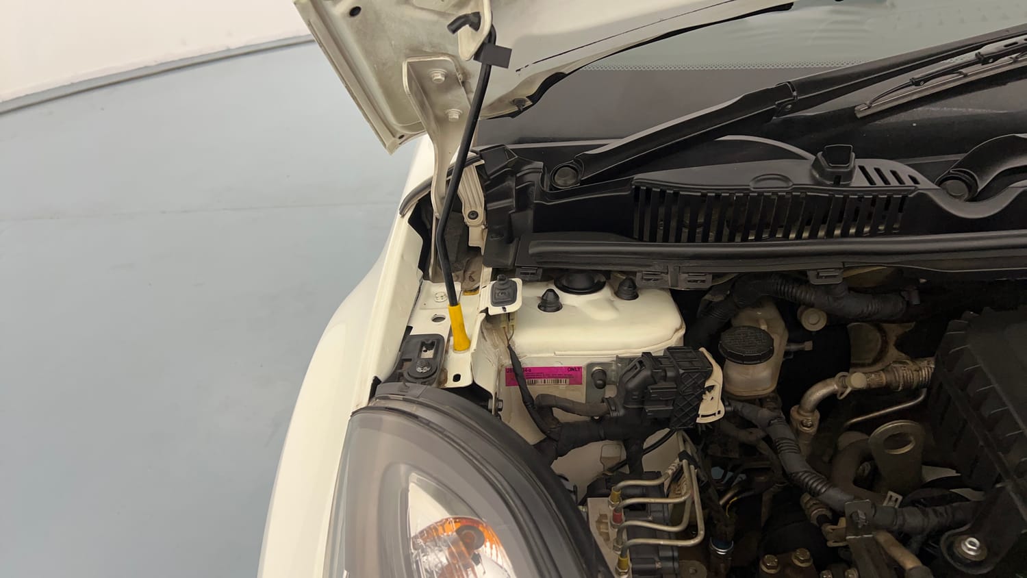 Used 2019 Tata Nexon XZA Plus Diesel Diesel Automatic engine ENGINE RIGHT SIDE HINGE & APRON VIEW
