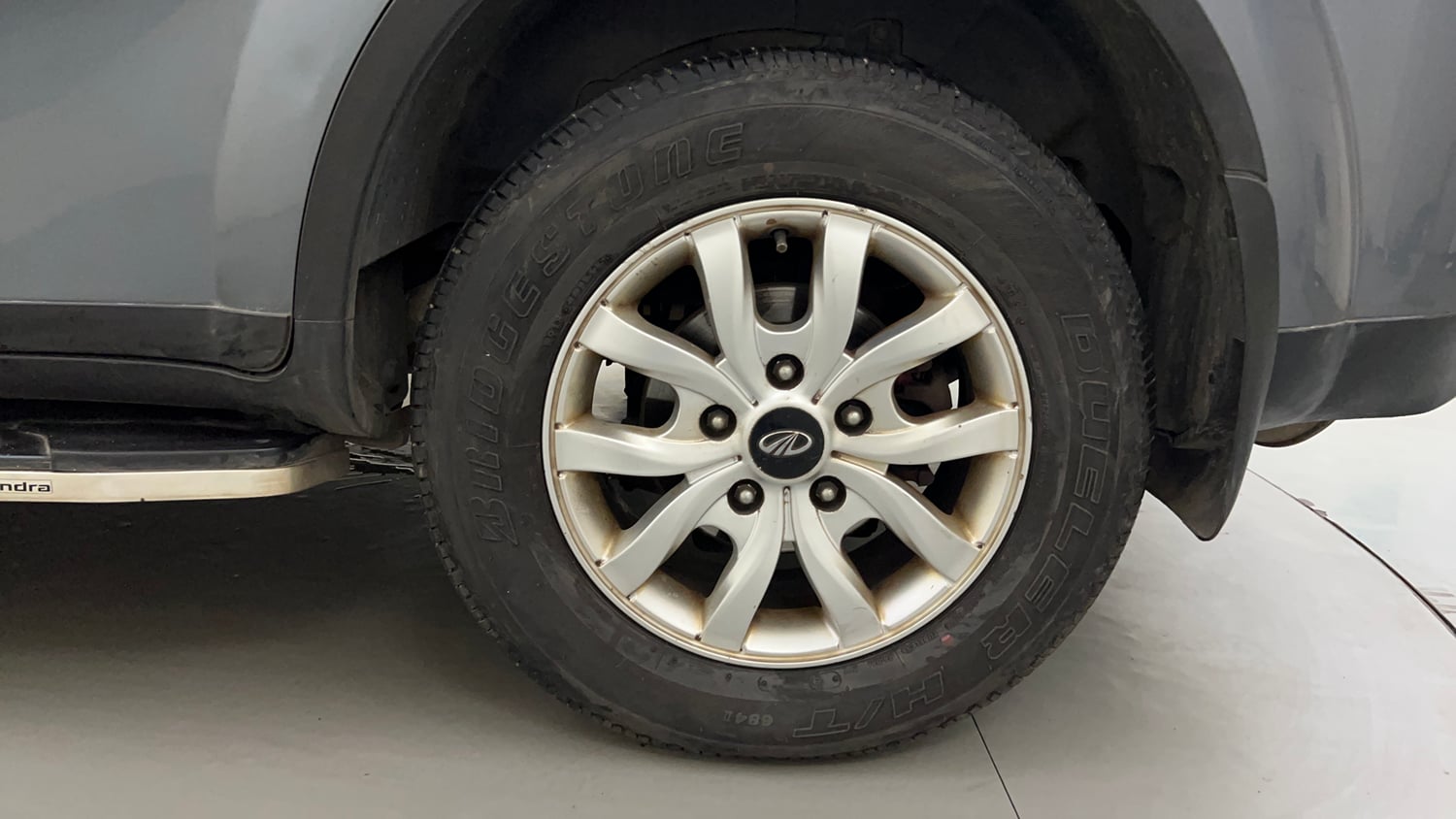 Used 2016 Mahindra XUV500 W10 AT Diesel Automatic tyres LEFT REAR TYRE RIM VIEW