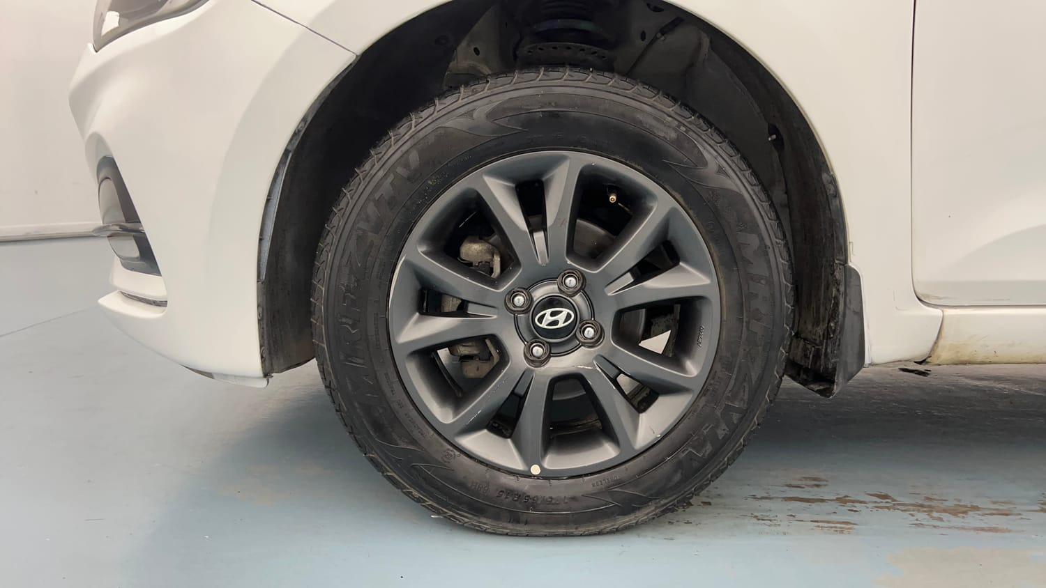 Used 2018 Hyundai Elite i20 Asta 1.2 AT Petrol Automatic tyres LEFT FRONT TYRE RIM VIEW
