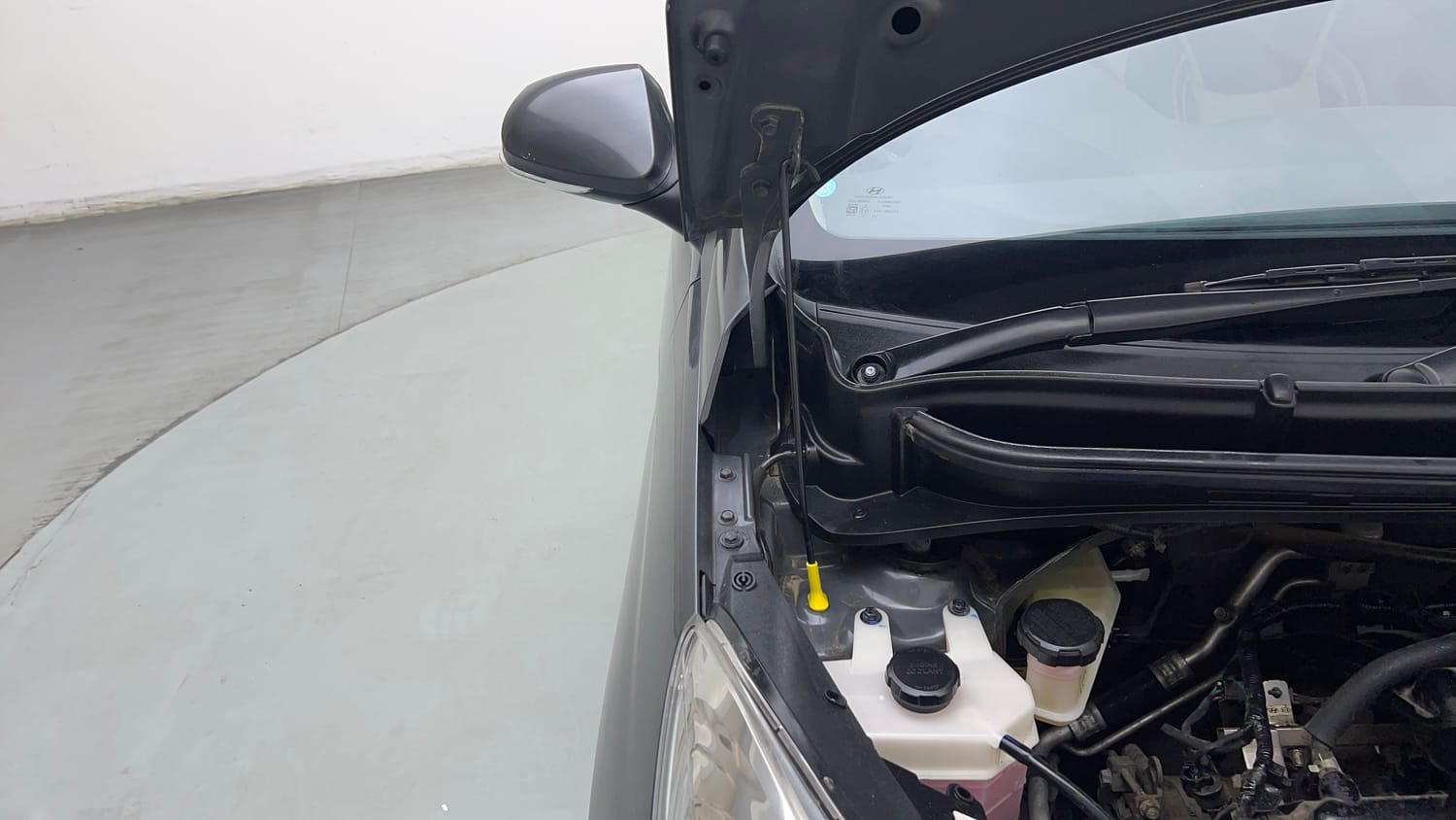 Used 2022 Hyundai Santro Sportz Petrol Manual engine ENGINE RIGHT SIDE HINGE & APRON VIEW